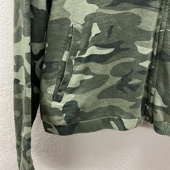 Monrow X Revolve Urban Zip Hoodie in Light Olive S NEW - Picture 3 of 7